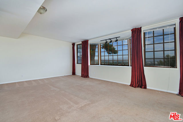3682 Berry Drive, Studio City CA: https://media.crmls.org/mediaz/99f5af1b-2395-47c7-bdfe-beb4339aa872.jpg