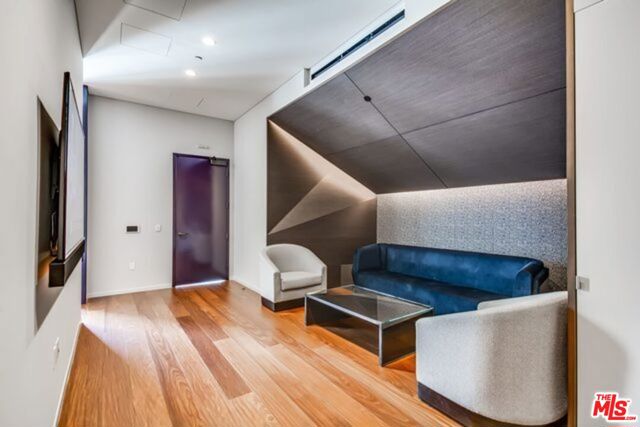 889 Francisco Street, Los Angeles CA: https://media.crmls.org/mediaz/99f5c92a-2f1a-4802-bd02-240393d0dc23.jpg