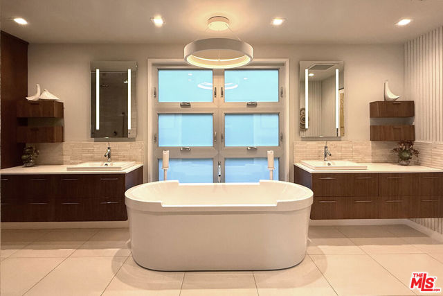 11575 Dona Dorotea Drive, Studio City CA: https://media.crmls.org/mediaz/99f5e252-e4f7-4f9d-a971-10177b4db744.jpg