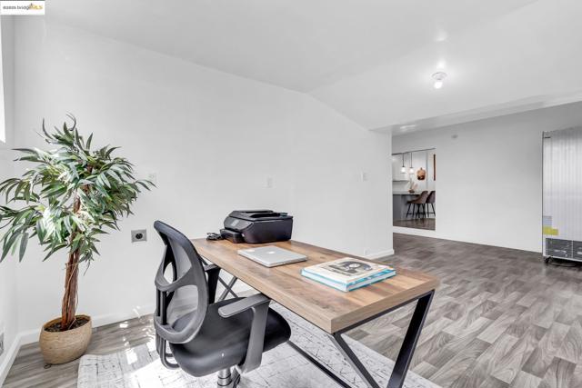 2350 W Shell Ave, Martinez CA: https://media.crmls.org/mediaz/99f6164d-0bdd-4003-8e0c-455c40b1cb62.jpg