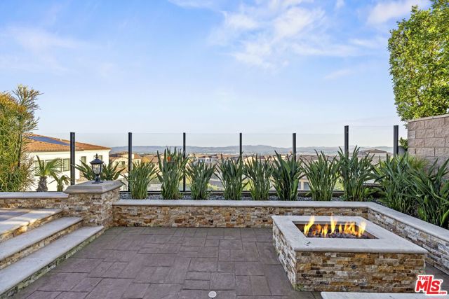 20162 W Cromwell Way, Porter Ranch CA: https://media.crmls.org/mediaz/99f77384-88f1-4c83-a4fb-1261f37df253.jpg