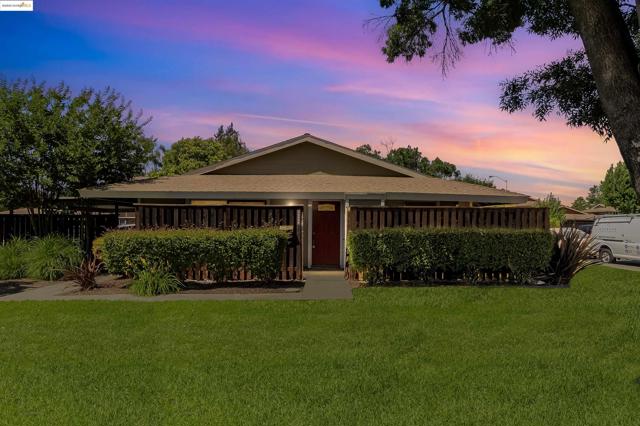 2059 Olivera Rd, Concord CA: https://media.crmls.org/mediaz/99f77c08-01a2-4ea2-8004-84b42cb74cfb.jpg