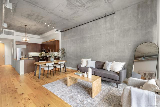 1025 Island Ave, San Diego CA: https://media.crmls.org/mediaz/99f79862-2ffa-47dd-a2ea-f64676934f94.jpg