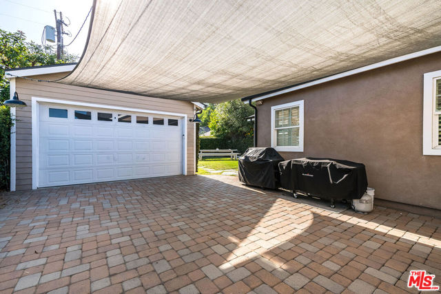 5711 Colbath Avenue, Valley Glen CA: https://media.crmls.org/mediaz/99f7f7a2-8e95-4c21-836e-36cb2b0bbfca.jpg