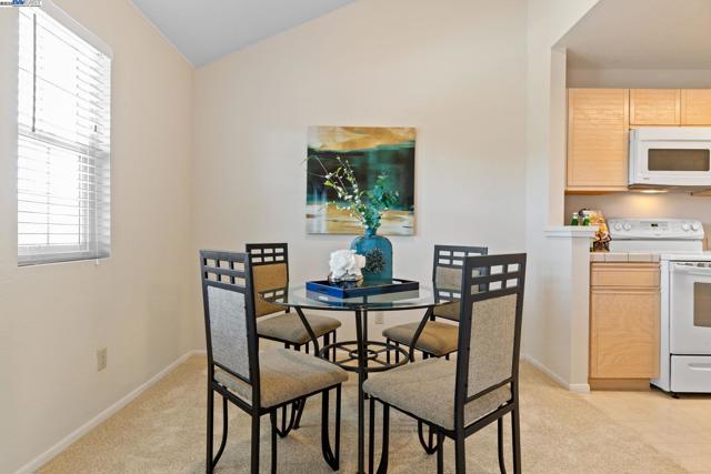 7710 Canyon Meadow Cir, Pleasanton CA: https://media.crmls.org/mediaz/99f7fbc2-108a-4891-a42a-e91a3462311f.jpg