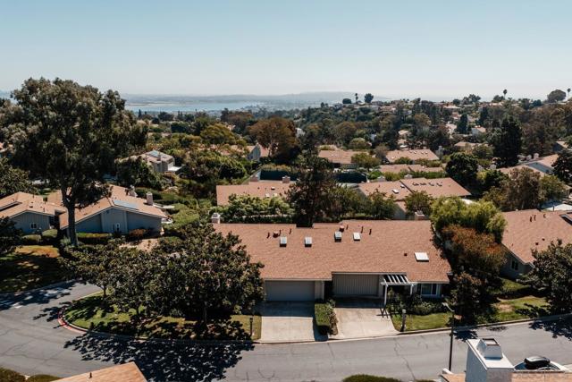 2163 Caminito Circulo Norte, La Jolla CA: https://media.crmls.org/mediaz/99f8cfa8-6dcc-4397-9238-c472947a14e7.jpg
