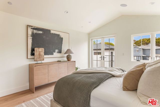 2455 23rd Street, Santa Monica CA: https://media.crmls.org/mediaz/99f9b8b4-9509-4249-adce-dd6400cc56be.jpg