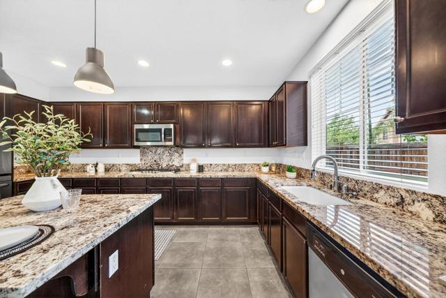 Detail Gallery Image 12 of 40 For 46755 Peach Tree St, Temecula,  CA 92592 - 4 Beds | 2/1 Baths