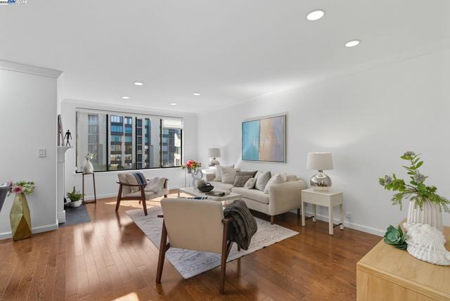 156 Lombard St, San Francisco CA: https://media.crmls.org/mediaz/99fa0f34-2793-4646-879a-569d2553dfc9.jpg