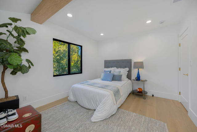 1324 La Granada Drive, Thousand Oaks CA: https://media.crmls.org/mediaz/99fa5acc-545a-4538-b08d-1ee9f9458b5e.jpg