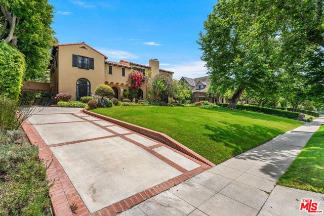 434 S Muirfield Road, Los Angeles CA: https://media.crmls.org/mediaz/99faec34-839f-4f6e-a767-03f491524d28.jpg