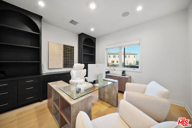 20216 W Albion Way, Porter Ranch CA: https://media.crmls.org/mediaz/99fb3cba-cb33-4c73-99fe-efa4f8bb41cd.jpg