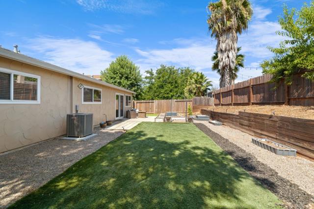 4165 Ernestine Way, North Highlands CA: https://media.crmls.org/mediaz/99fbe816-1da6-4729-8359-6e901aa0fa8d.jpg