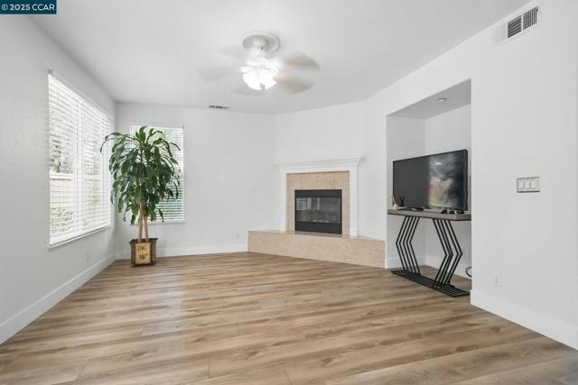 1782 Anastasia Dr, Brentwood CA: https://media.crmls.org/mediaz/99fcd0da-79b5-4fb1-a5c7-50aa458c01d7.jpg
