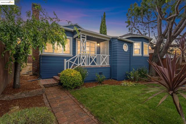 4006 Lincoln Ave, Oakland CA: https://media.crmls.org/mediaz/99fcf163-470b-452b-8949-cd7cb164d4dc.jpg