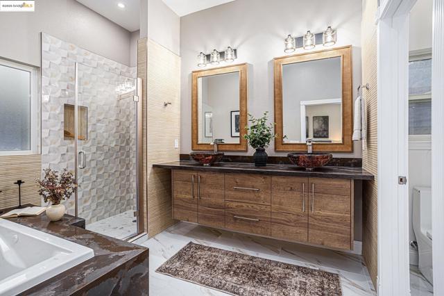 130 Arbor View Ln, Lafayette CA: https://media.crmls.org/mediaz/99fd7725-381e-4fc9-9ab0-aea456f2b13f.jpg