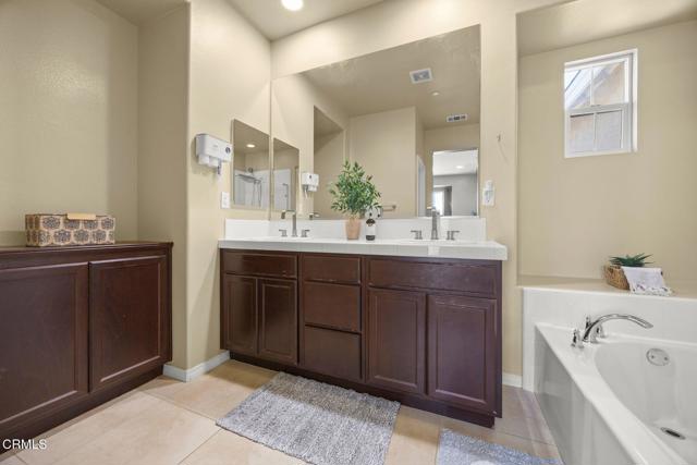 3102 N Oxnard Boulevard, Oxnard CA: https://media.crmls.org/mediaz/99fd7fea-225e-44f2-beae-489b880bc6f6.jpg