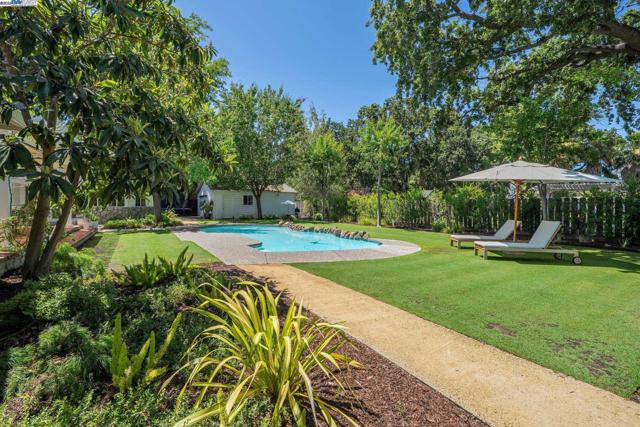 55 Cora Ct, Walnut Creek CA: https://media.crmls.org/mediaz/99fe1d39-3879-48c0-8775-329839dc6433.jpg