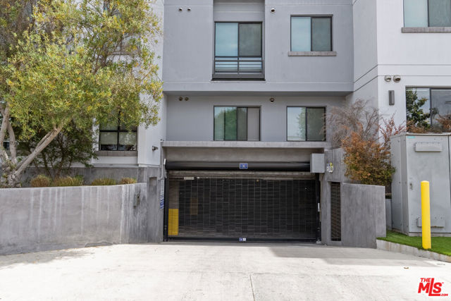 5955 Saturn Street, Los Angeles CA: https://media.crmls.org/mediaz/99fe6464-fb98-4f8e-aed2-ac171131eb8e.jpg