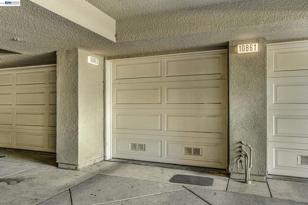 https://media.crmls.org/mediaz/99ff0e30-6638-4cdc-8e28-995b59e0d015.jpg?preset=X-Large
