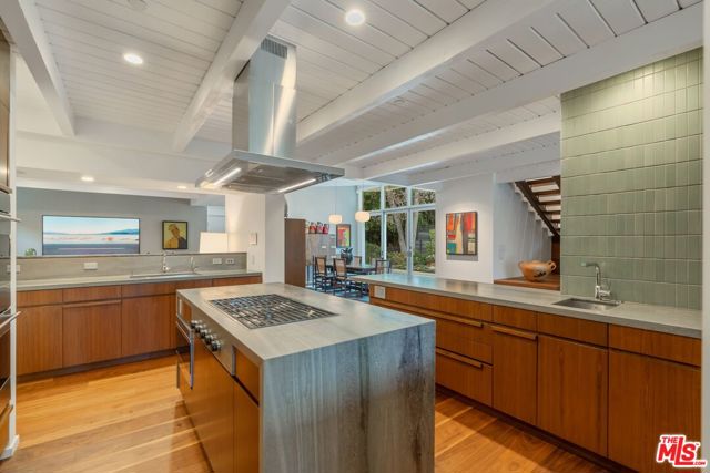 2179 Mandeville Canyon Road, Los Angeles CA: https://media.crmls.org/mediaz/99ff2a78-7b96-44c4-b21b-7aa7c0d8b6d2.jpg