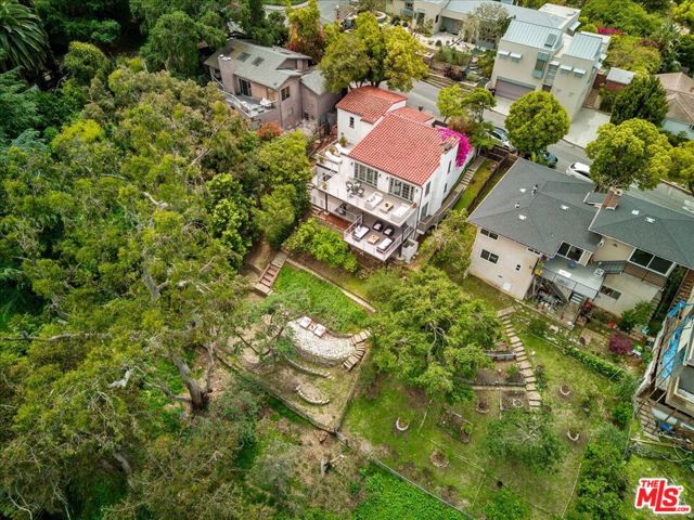 3074 Lake Hollywood Drive, Los Angeles CA: https://media.crmls.org/mediaz/99ff6a89-674b-4014-bd61-b4a261630b8f.jpg