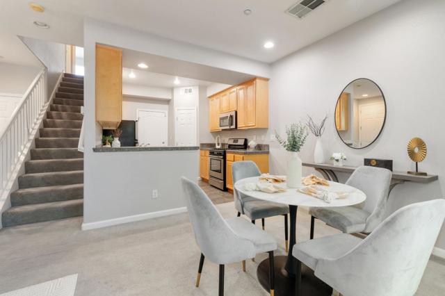 271 Washington Drive, Brentwood CA: https://media.crmls.org/mediaz/99ff9b55-9d31-4e36-8a62-0beec5730def.jpg