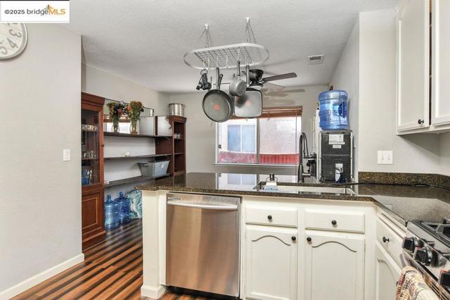 4866 Vinewood Way, Antioch CA: https://media.crmls.org/mediaz/99fff33a-e521-40f9-9ae1-9150585f6996.jpg
