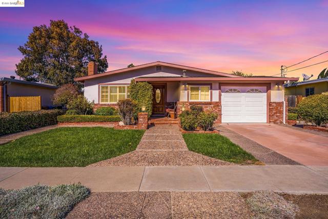 761 Oak St Brentwood, California Adorable brick accented single story within walking distance to the bustling downtown that's teeming with life including cute shops, fantastic restaurants, farmers market, city park, library, schools, restaurants, and a wonderful nightlife. 3 good size bedrooms, fully remodeled bath, living and family room, upgraded windows, crown molding and wainscoting, ceiling fans, central ac/heat, wood burning stone fireplace, landscaped front and rear yard, detached workshop/shed, large covered patio that's great for entertaining.
