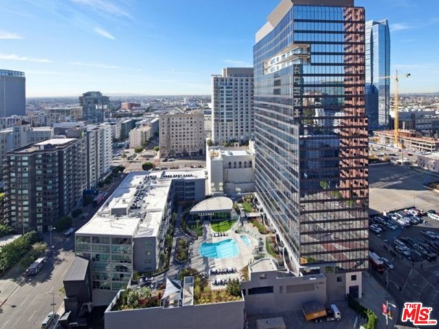 900 S FIGUEROA Street 1209 Los Angeles, California Located in Downtown Los Angeles, our high-rise apartment homes offer the perfect combination of sophistication, tranquility and convenience in an unparalleled location. Relax and unwind at home while enjoying the chic finishes of our studio, one-, two- and three-bedroom residences. Take advantage of the resort-style amenities throughout the property. Discover a new dimension of living at APEX. The One. Prices & availability subject to change.