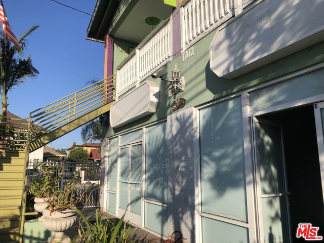 1702 Hoover Street, Los Angeles, California 90006, ,Multi-Family,For Sale,Hoover,21726566