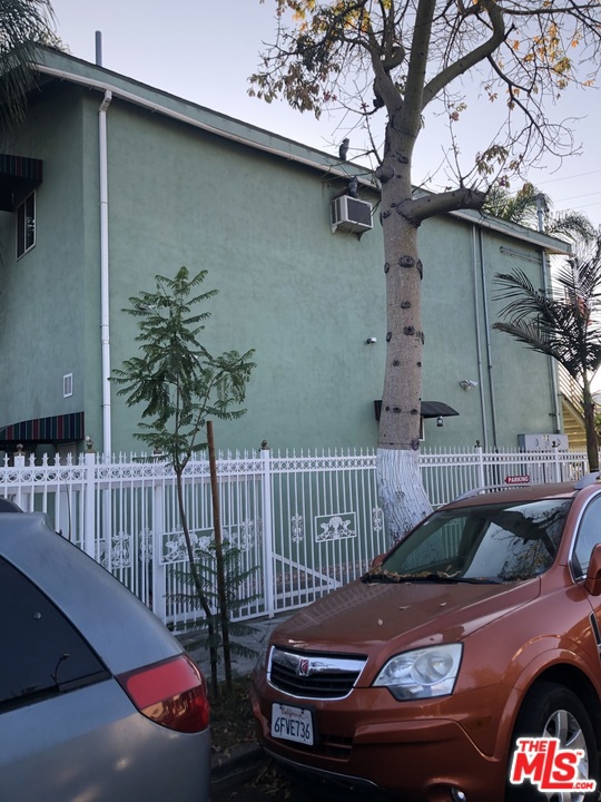 1702 Hoover Street, Los Angeles, California 90006, ,Multi-Family,For Sale,Hoover,21726566