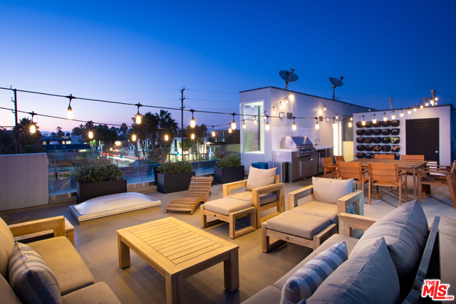 1712 Abbot Kinney Boulevard 1/2 Venice, California AMAZING VALUE - ABBOT KINNEY AT YOUR DOORSTEP! A private, architectural retreat offers you urban modern living at its finest! Designed by notable architect Juan Garcia-Murari, AIA: LEED AP, this sophisticated and spacious 2 Bed/3 Bath home encompasses a spacious open floor plan, soaring ceilings, and the perfect design details that will take your breath away. //We Love: The warm and inviting main floor that cohesively blends together your picturesque living room w/ a fireplace that is a centerpiece to space and your large chef's kitchen w/ rich walnut cabinetry and Viking appliances. Enjoy your airy master suite, with a large walk-in closet and incredible master bath w/ a Jacuzzi tub. //You'll Love: The expansive rooftop deck that allows you to capture world-renowned sunsets and panoramic views while entertaining family and friends. //The Neighborhood: Situated in the heart of Venice and a nearly perfect walk score of 93, enjoy critically acclaimed restaurants, bars, and boutique.