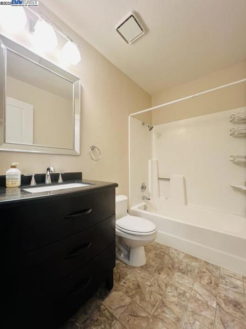 2418 Twinflower Ct, Martinez CA: https://media.crmls.org/mediaz/9a0016d6-0b72-497b-8db5-5f02bf193324.jpg