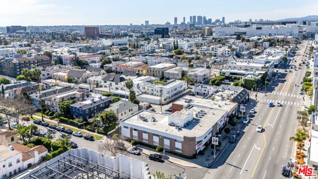 139 N Harper Avenue, Los Angeles CA: https://media.crmls.org/mediaz/9a001b65-4202-48ae-882d-ffc5ce6379b5.jpg