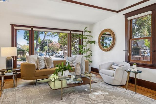 1335 Grove St, Alameda CA: https://media.crmls.org/mediaz/9a005e3a-6b13-4d59-8a59-621d5adfa612.jpg