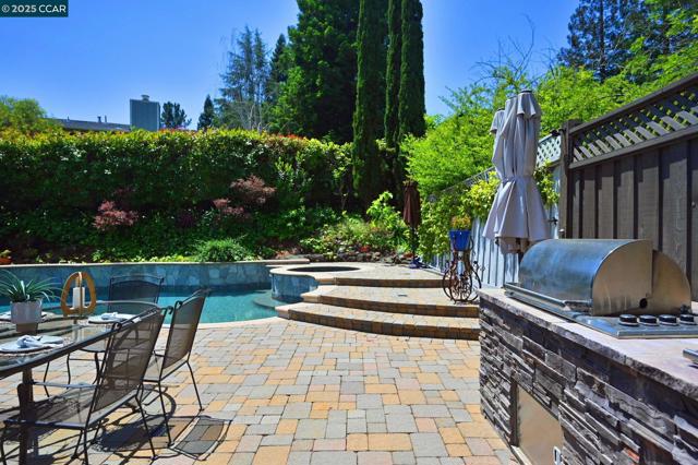 2 Kulani Ln, Pleasant Hill CA: https://media.crmls.org/mediaz/9a007650-a8ee-4320-b36a-d66d85375861.jpg