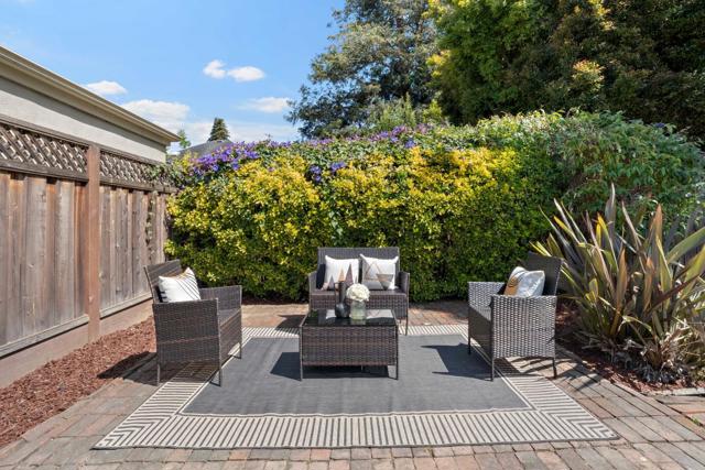 209 Bayswater Avenue, Burlingame CA: https://media.crmls.org/mediaz/9a00ed5c-8c50-4a1c-a2f2-4ed987ff751e.jpg