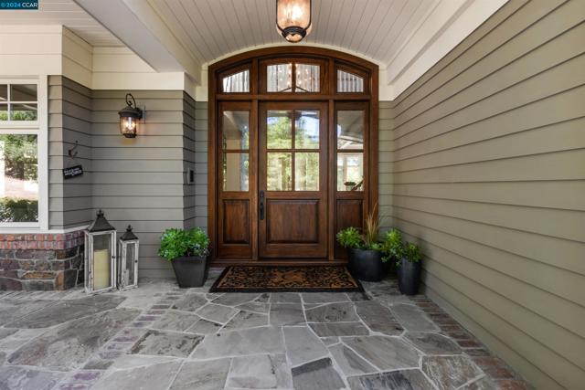 8 Julianna Court, Moraga CA: https://media.crmls.org/mediaz/9a01300b-2f12-4937-9896-1466399f1123.jpg