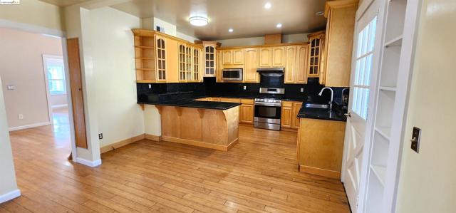 Image 10 of 36 For 1212 28th St