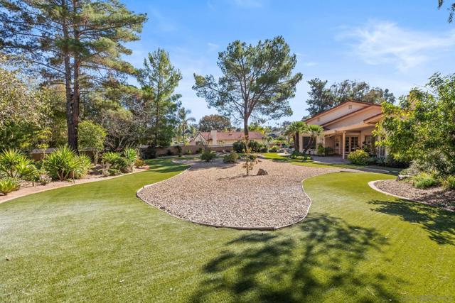 462 Avenida Adobe, Escondido CA: https://media.crmls.org/mediaz/9a01f795-f1f4-41ce-95d8-6772ec132508.jpg