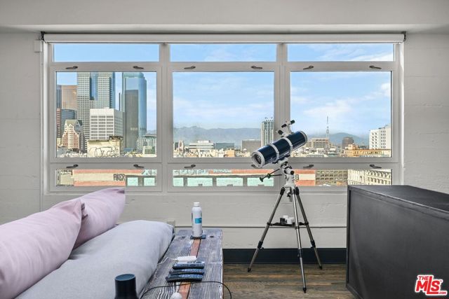 849 S Broadway, Los Angeles CA: https://media.crmls.org/mediaz/9a025946-a2ef-4187-870e-d39792bdfcce.jpg