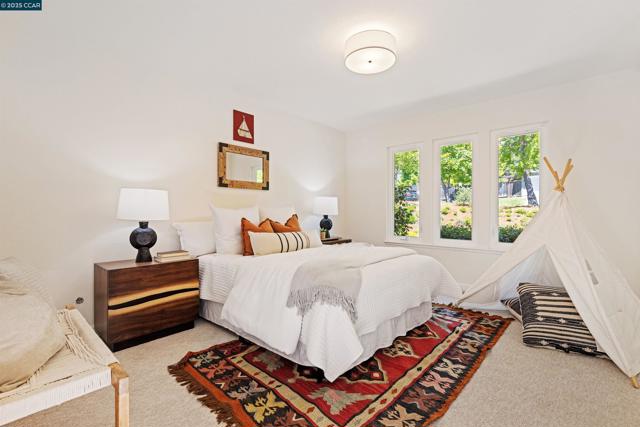 11 Breck Ct, Moraga CA: https://media.crmls.org/mediaz/9a02662e-0c71-4d7f-9d14-91d70f346b00.jpg