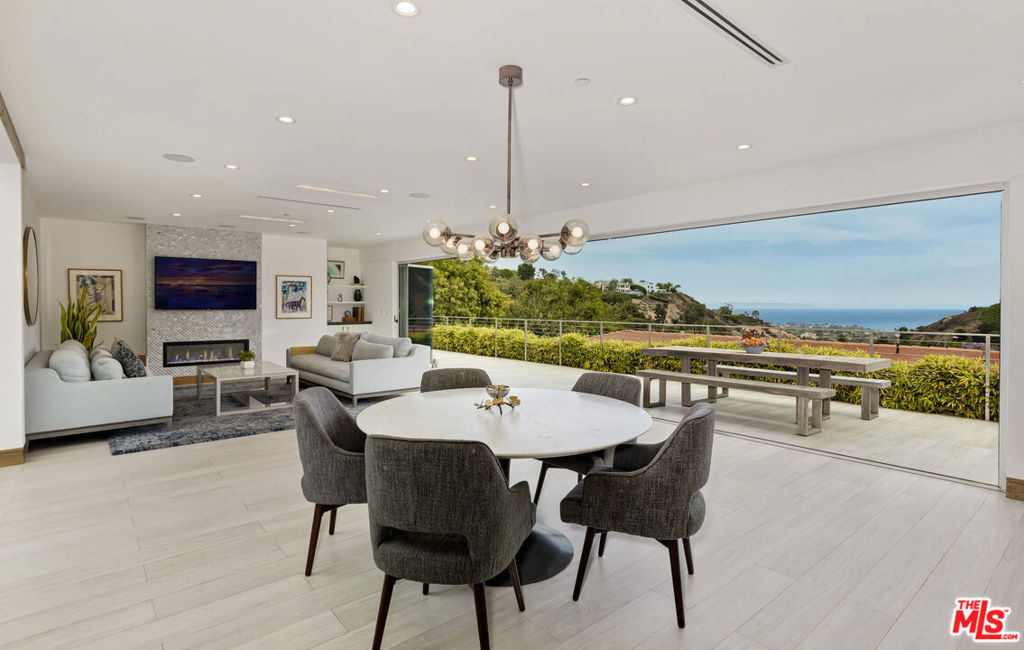 1332 El Hito Circle — Contemporary