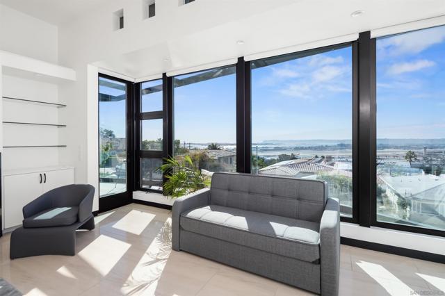 3515 Union St, San Diego CA: https://media.crmls.org/mediaz/9a02727c-03e2-48eb-b590-3627f8b2f02c.jpg