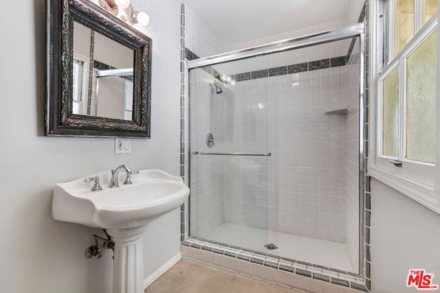 4219 Saugus Avenue, Sherman Oaks CA: https://media.crmls.org/mediaz/9a02886e-6627-4dba-9c99-56513f3d369c.jpg