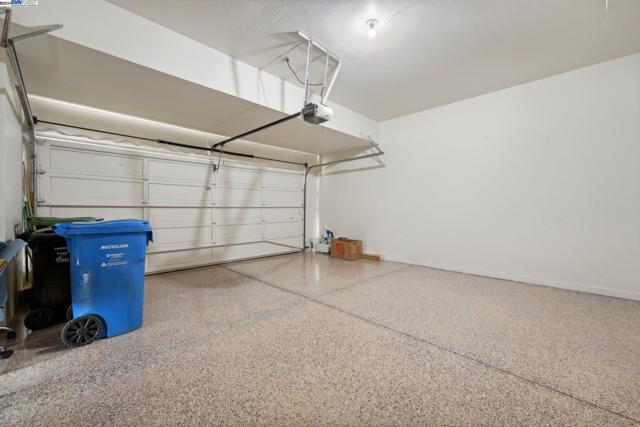 108 Kingswood Cir, Danville CA: https://media.crmls.org/mediaz/9a02c66d-173d-4a01-a9f2-6300fe888ee9.jpg