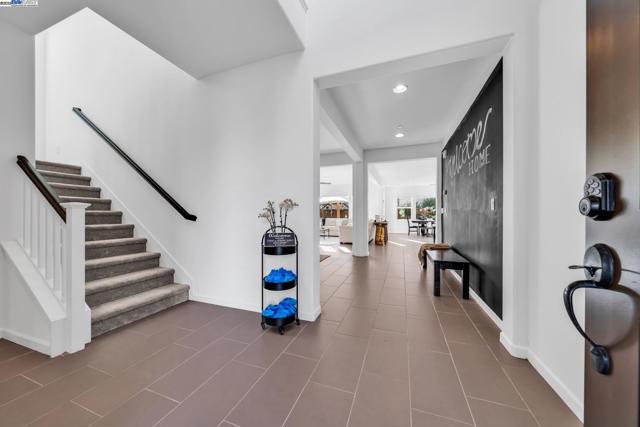 2305 Augusta Ave, Tracy CA: https://media.crmls.org/mediaz/9a035301-1641-465f-bf7d-6becca898758.jpg