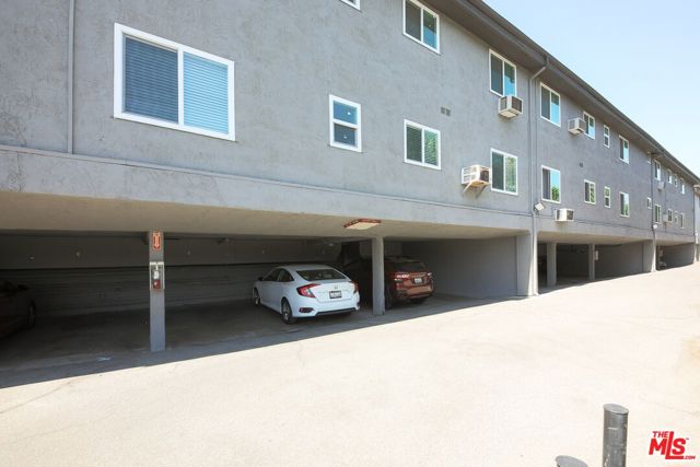 5008 Hazeltine Avenue photo 5