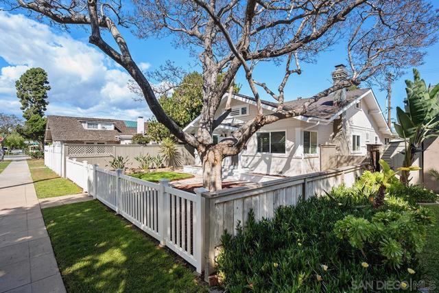 311 B Ave, Coronado CA: https://media.crmls.org/mediaz/9a03f285-6993-49e1-a8f7-e91aebe8dd0d.jpg